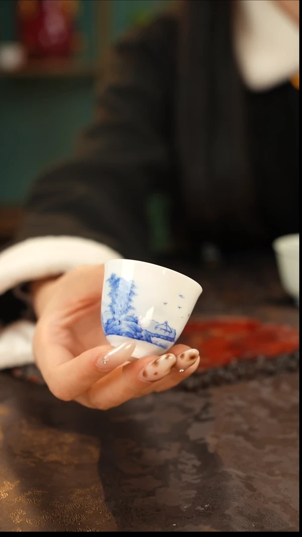 青花手绘山水主人杯