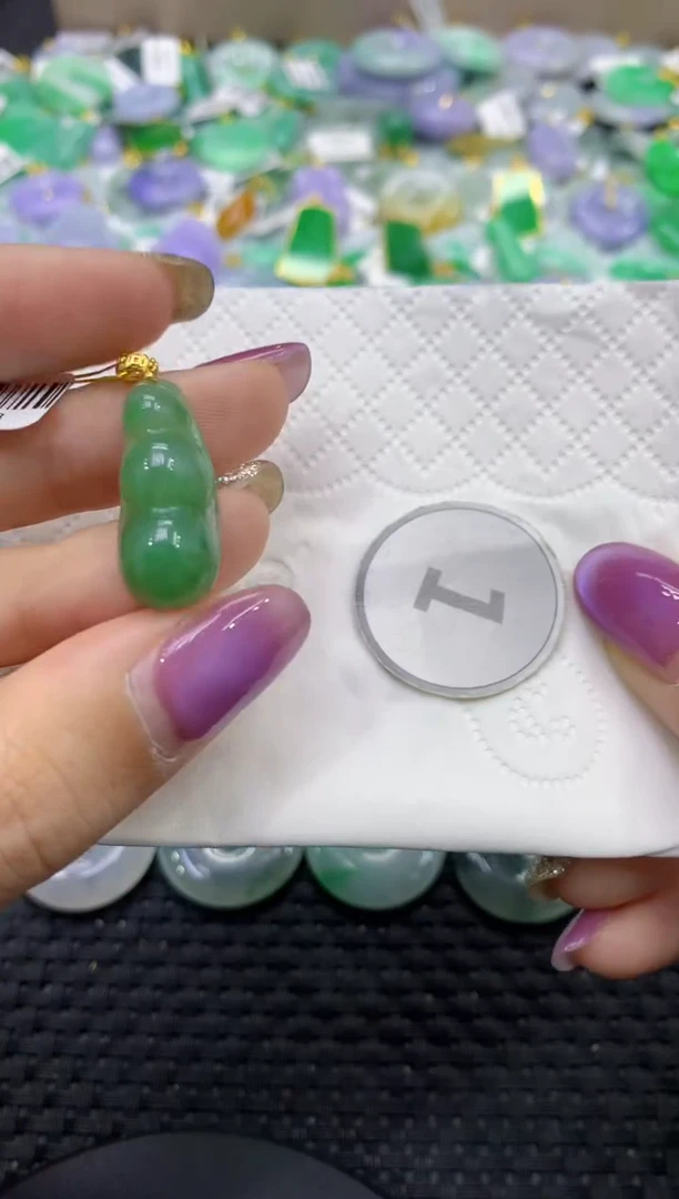 颈饰未镶嵌翡翠天然缅甸翡翠A货