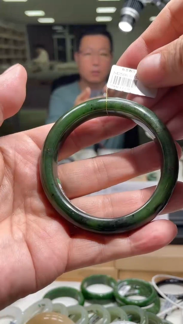 未镶嵌手镯和田玉60圈口 8026