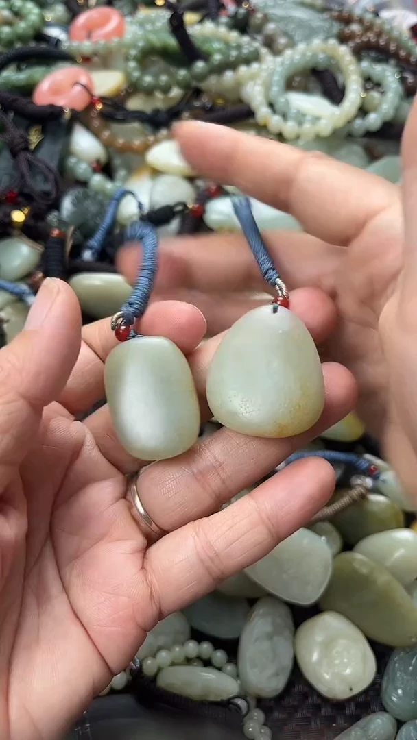 和田玉未镶嵌颈饰（多样性发一件）没有证书有瑕