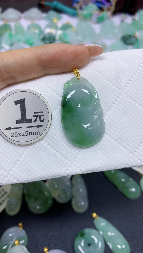 颈饰18K金镶嵌翡翠 天然翡翠A货