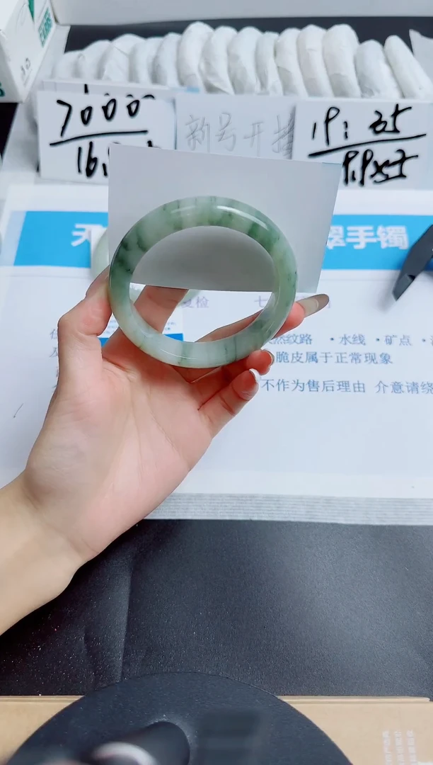 石英质玉手镯未镶嵌119/60.6