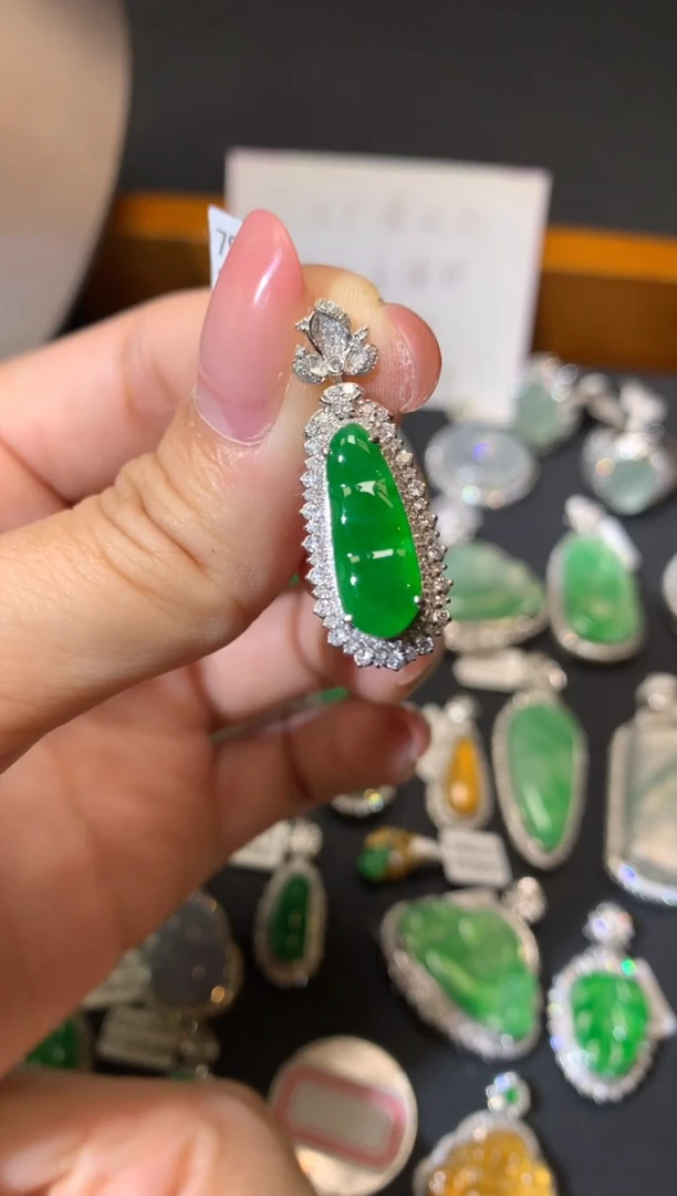 翡翠18K金镶嵌吊坠(不含链)吊坠