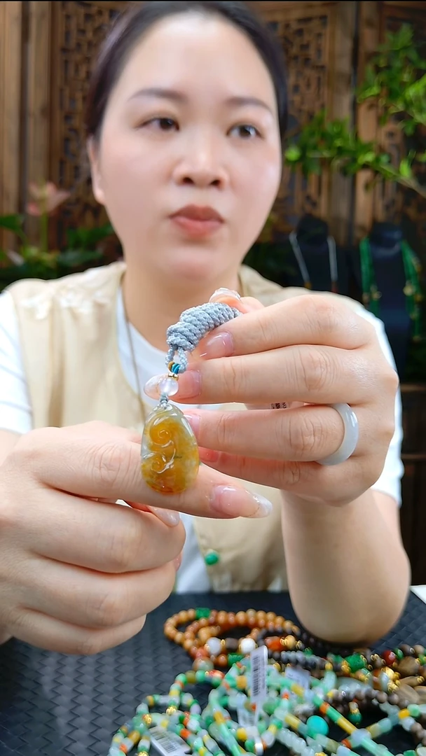 颈饰未镶嵌翡翠吊坠