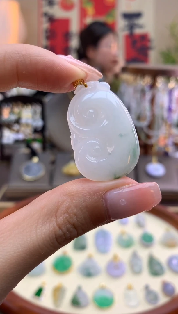 【闪购商品】翡翠颈饰18K金镶嵌如意