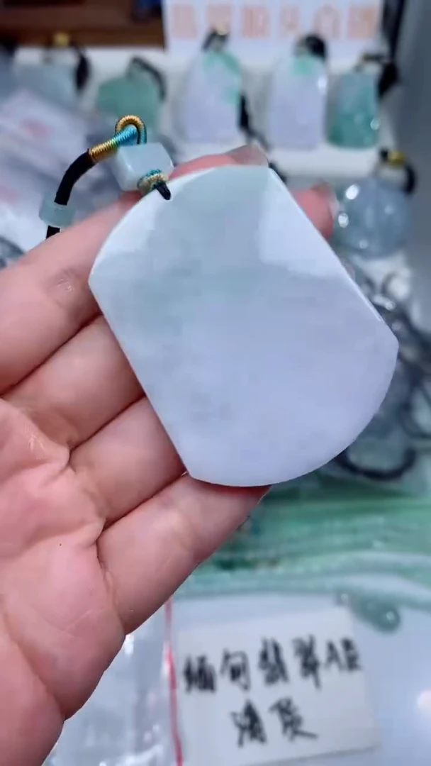 颈饰未镶嵌翡翠吊坠