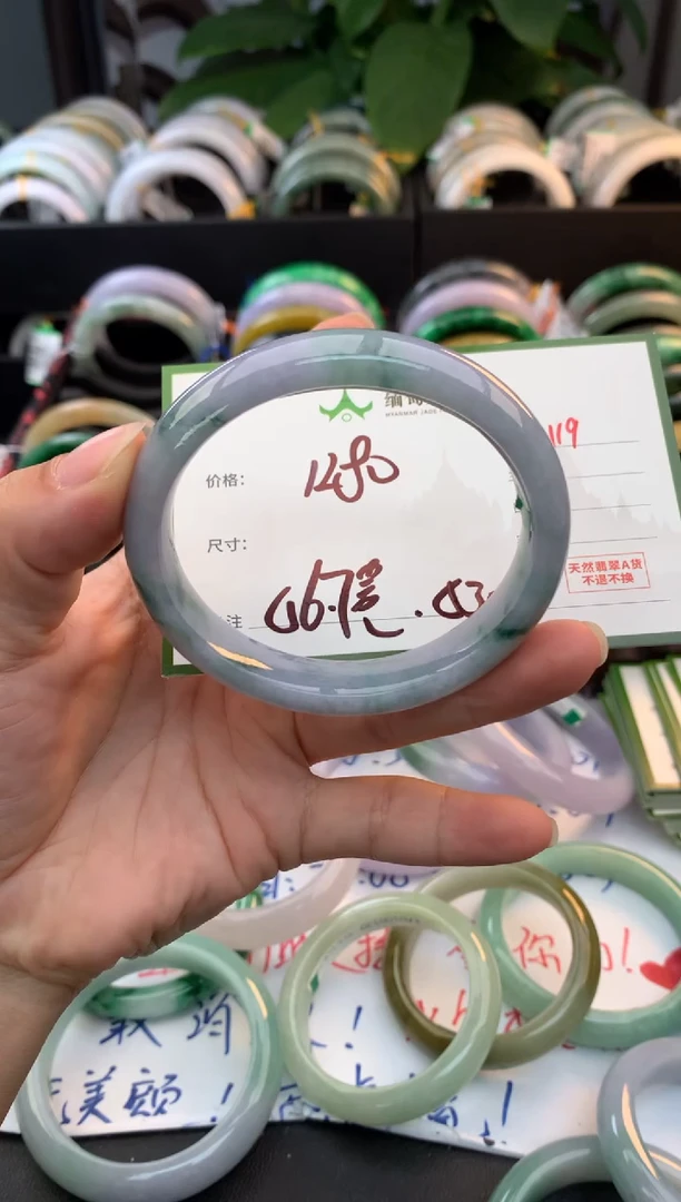 未镶嵌定制翡翠毛货需精细抛光+多人