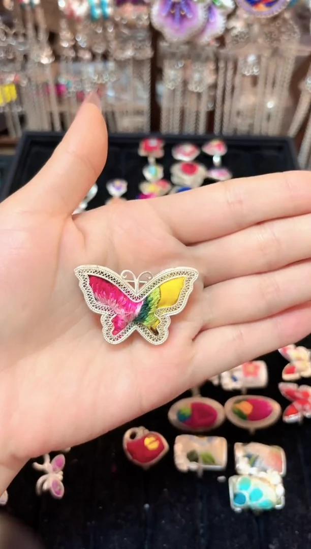 织绣莎****门 云织谣民族风精美饰品   209