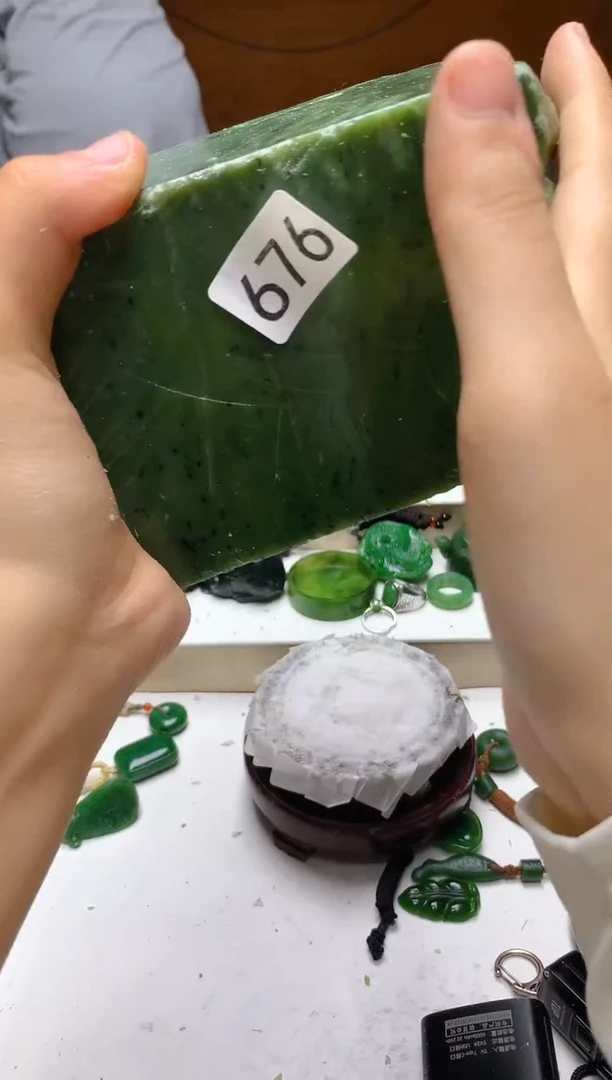 和田玉（碧玉）未镶嵌珠宝半成品0