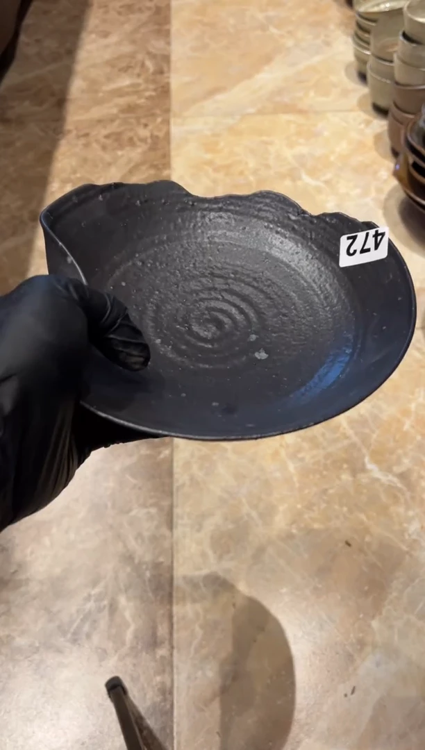 【闪购商品】瓷片472微瑕哑光黑手工粗陶盘