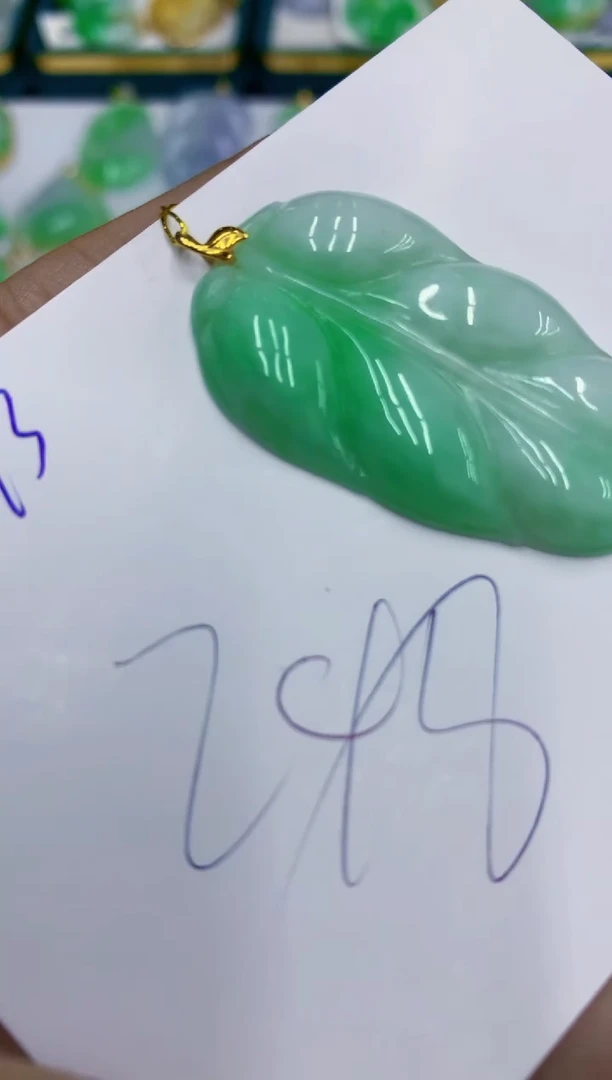 翡翠18K金镶嵌颈饰1111111111