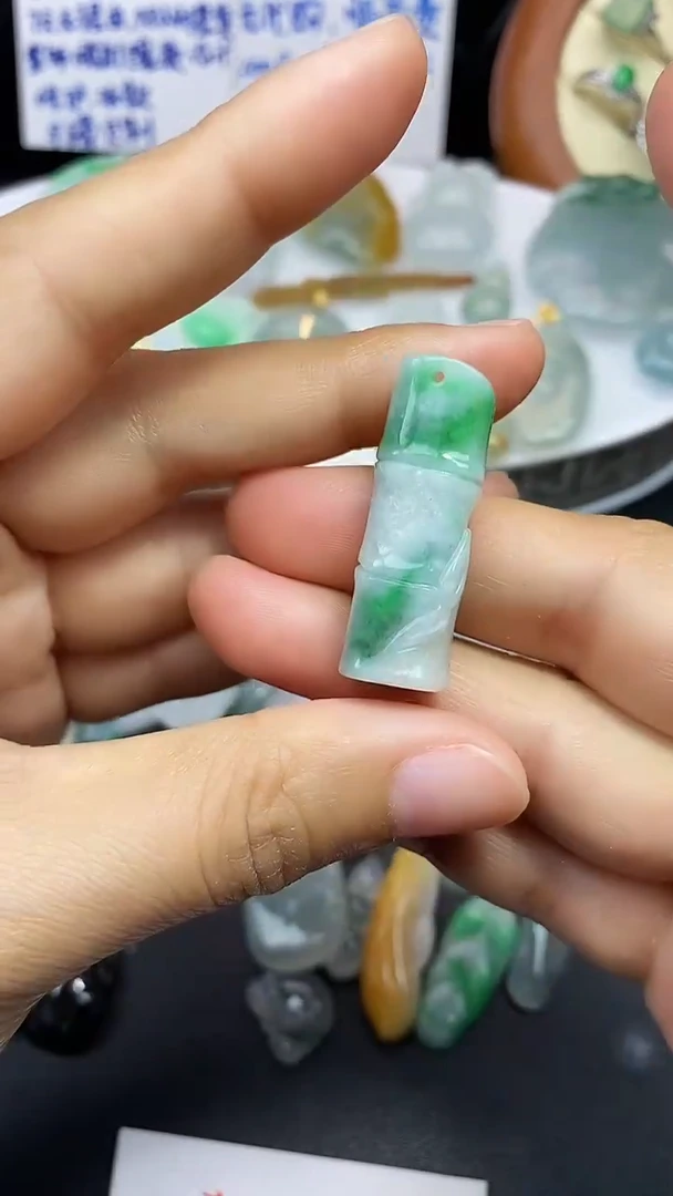 颈饰未镶嵌翡翠吊坠