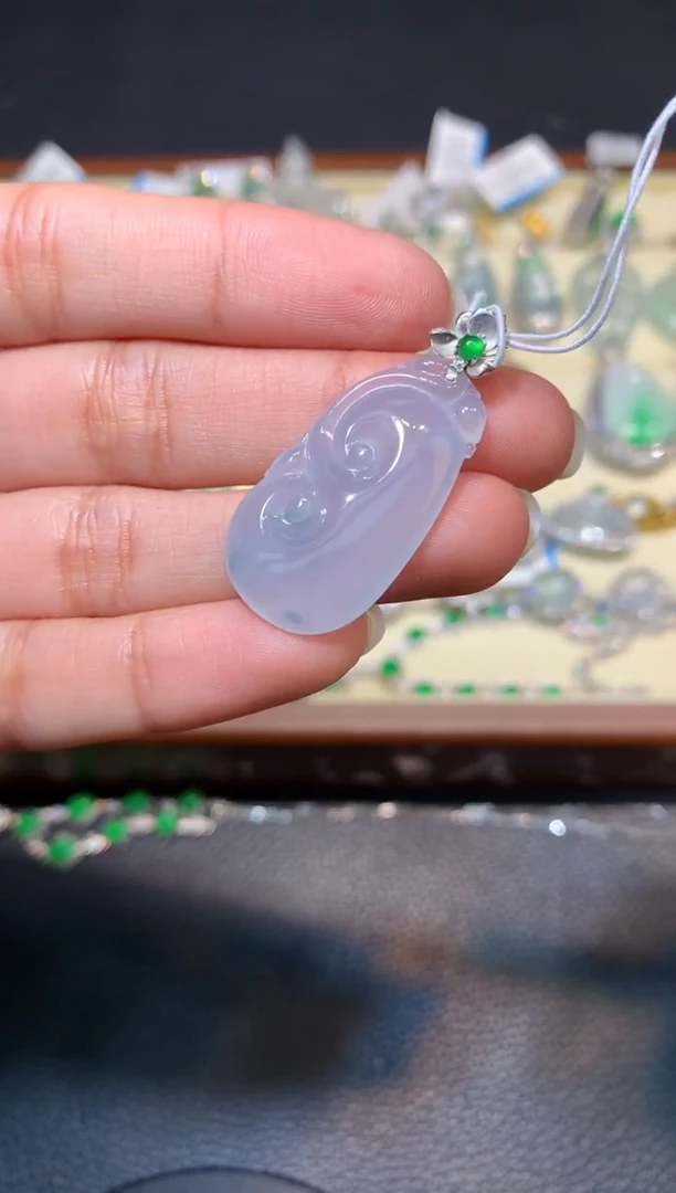 颈饰18K金镶嵌翡翠1