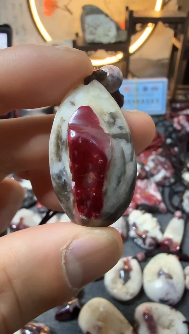 【闪购商品】天然辰砂大晶砂晶体随行吊坠1