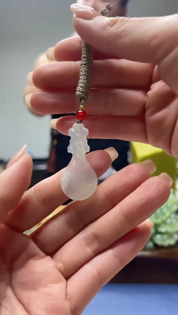 未镶嵌岫玉颈饰`