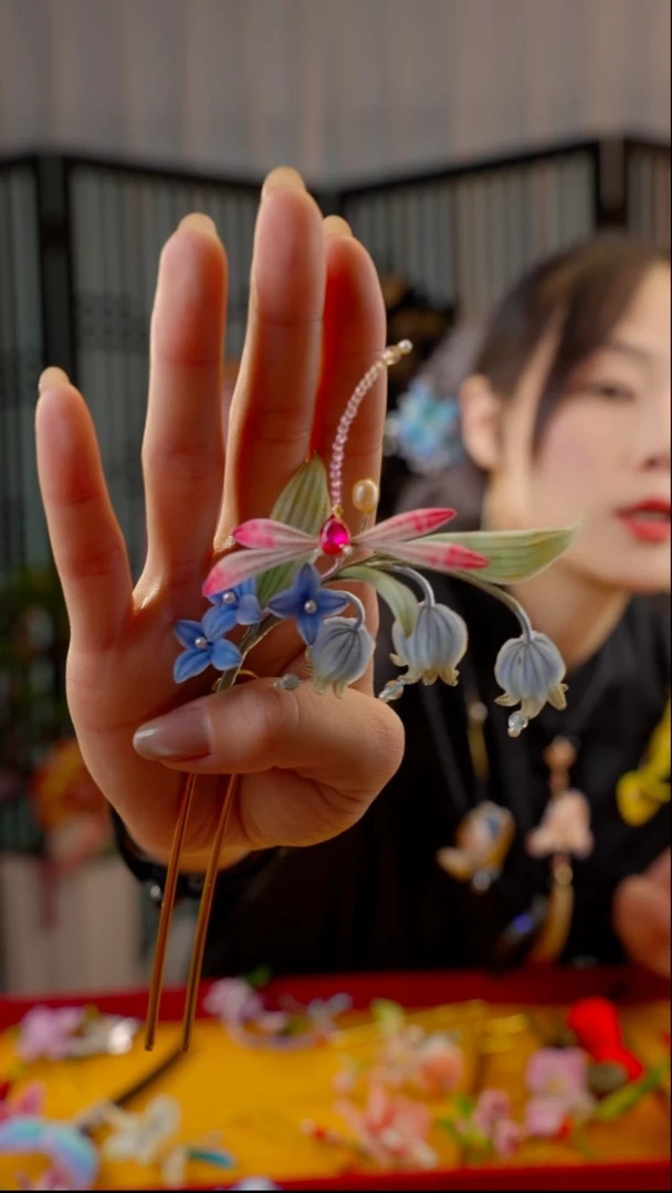 刺绣非遗手工饰品