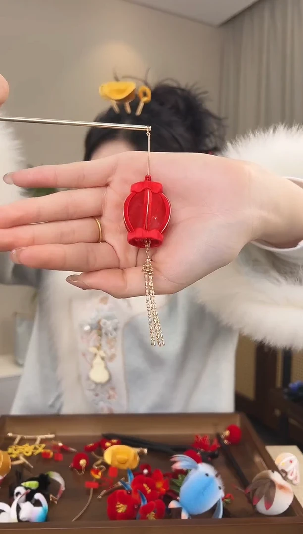 刺绣红色发光灯笼发簪