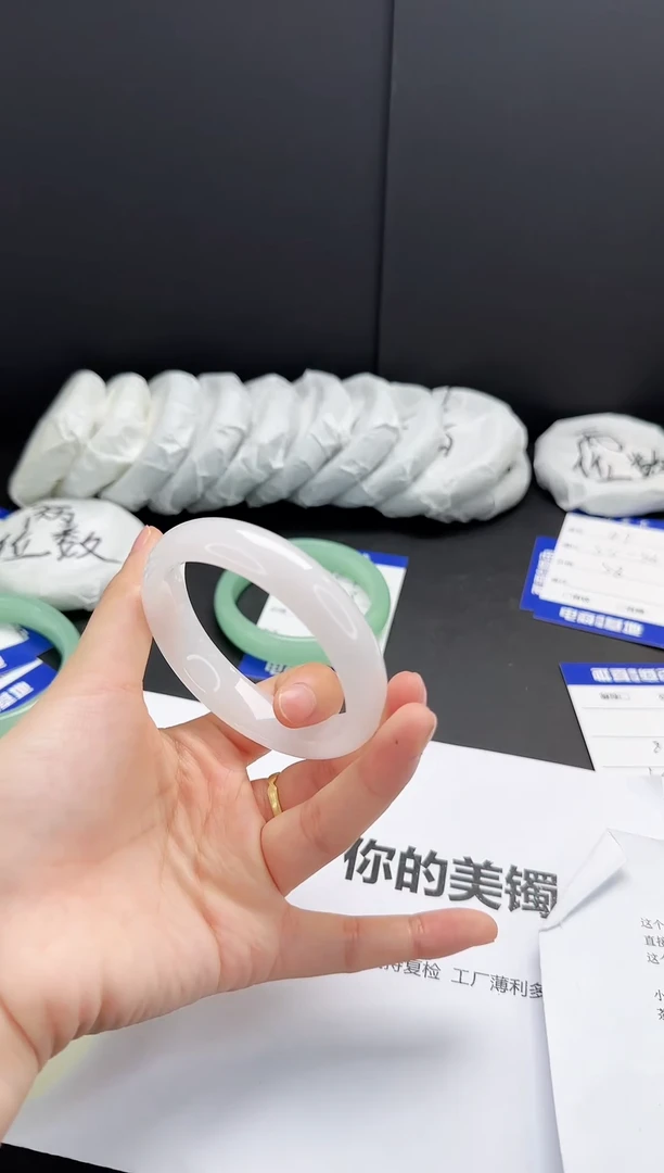 石英质玉手镯未镶嵌55-56