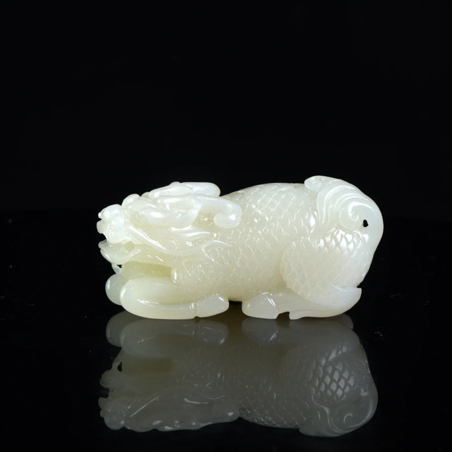 Lot.24.高山冻麒麟手把件104.4克7.2x3.3x3.1cm