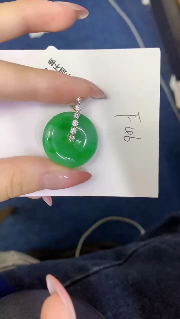 翡翠18K金镶嵌颈饰缅甸天然翡翠A货