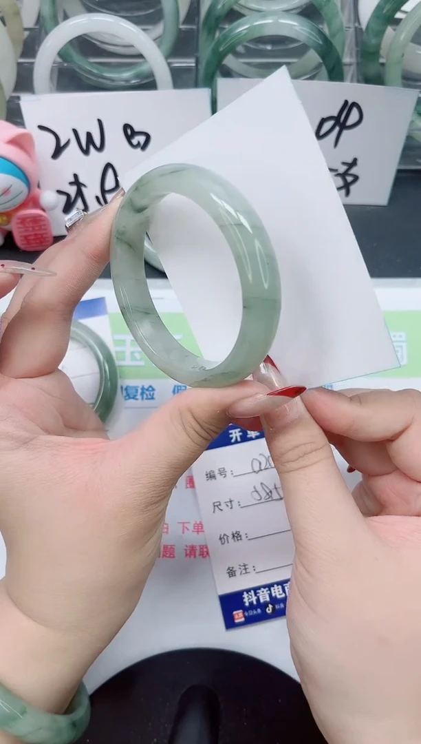 【闪购商品】石英质玉手镯未镶嵌a208