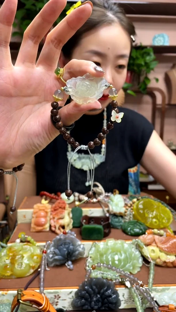 未镶嵌岫玉吊坠多样性发货发其中之一