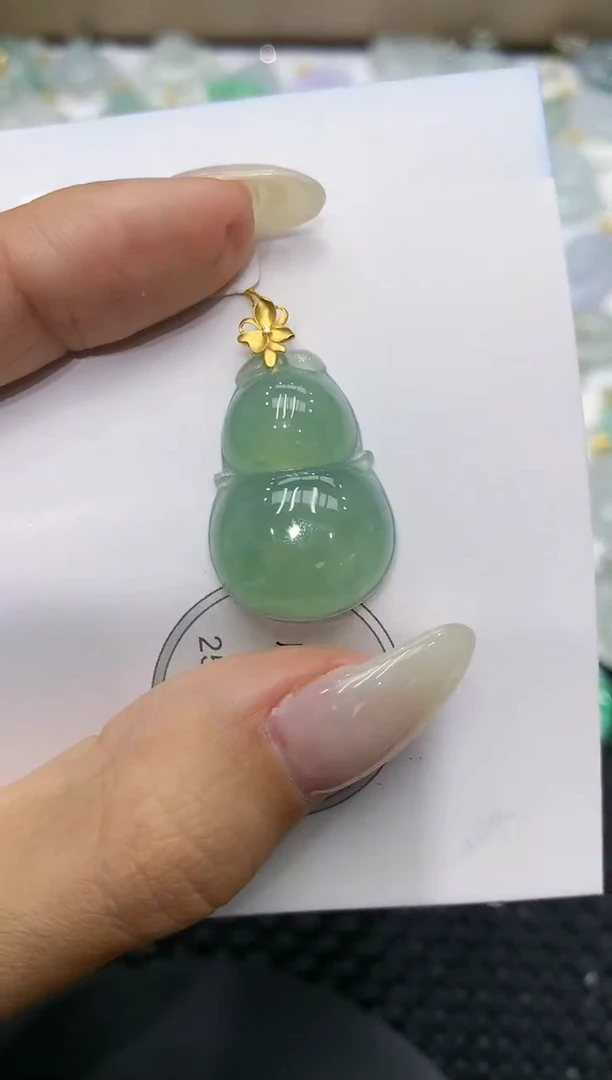 颈饰18K金镶嵌翡翠111111111111