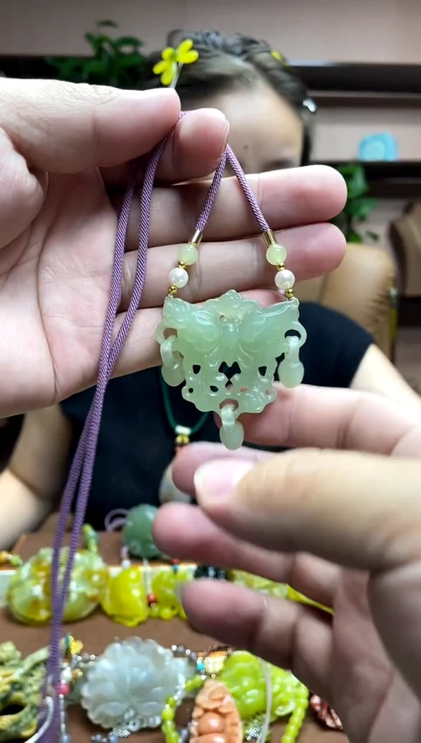 未镶嵌岫玉吊坠多样性发货发其中之一