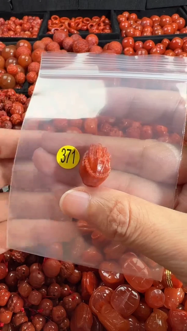 颈饰未镶嵌南红玛瑙1