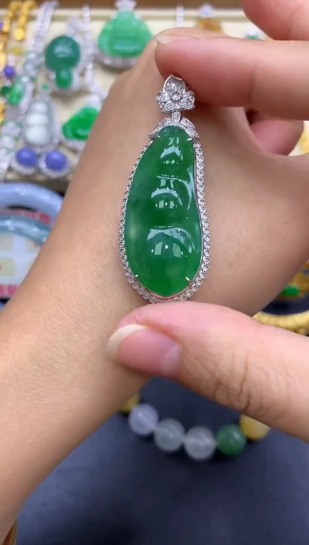 颈饰18K金镶嵌翡翠385-中国好珍宝