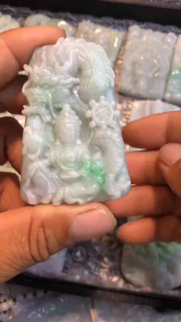 翡翠未镶嵌吊坠(不含链)飘绿观音