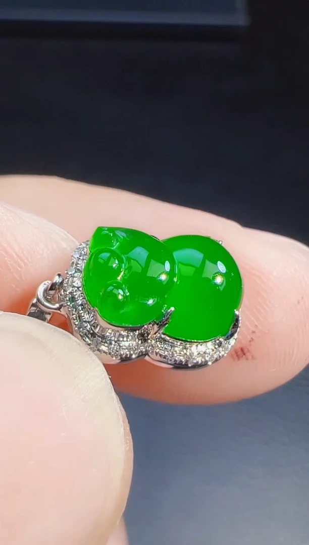 颈饰18K金镶嵌翡翠秋*翡翠