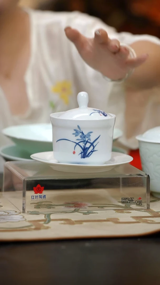 正价兰香四溢带盖炖盅(套)含托