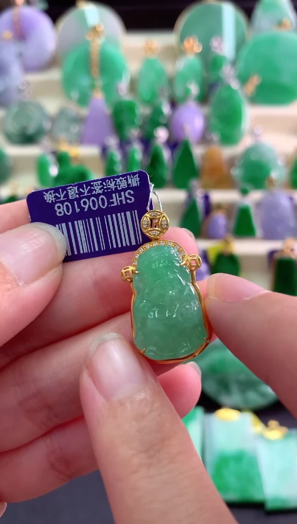 颈饰18K金镶嵌翡翠挂件