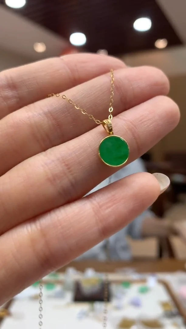 套链18K金镶嵌翡翠无事牌套链