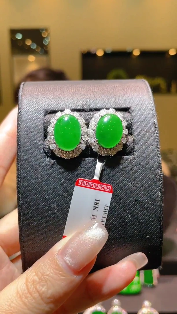 【闪购商品】翡翠吊坠(不含链)18K金镶嵌A35