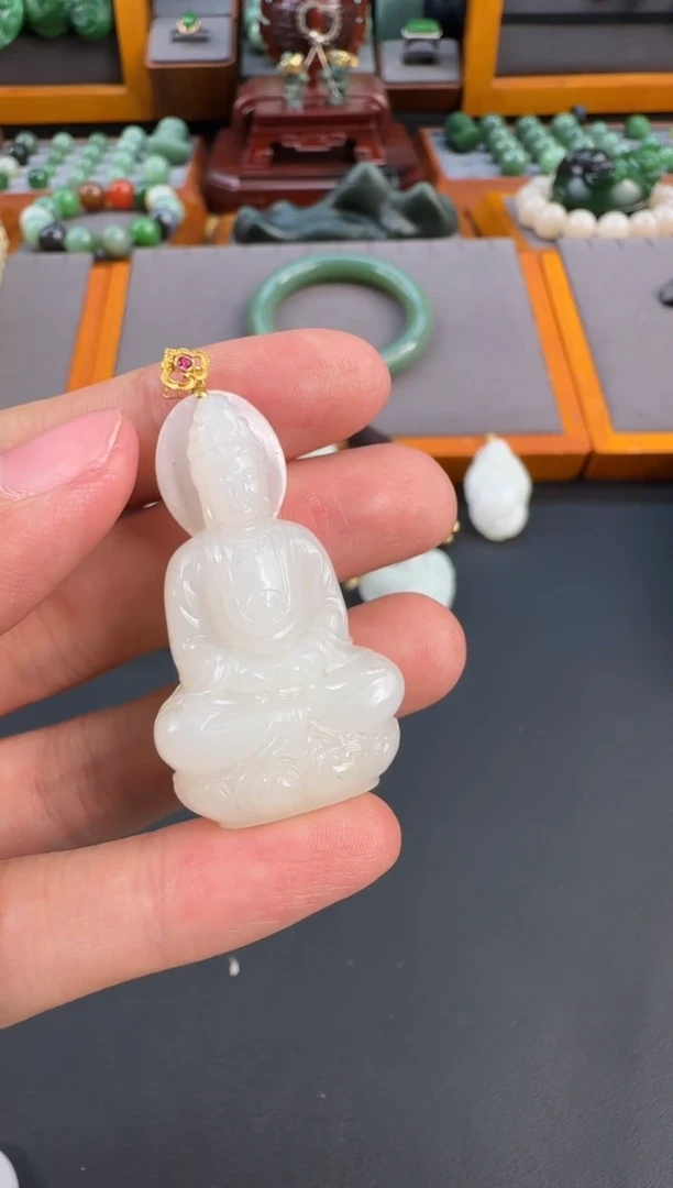 颈饰未镶嵌和田玉吊坠