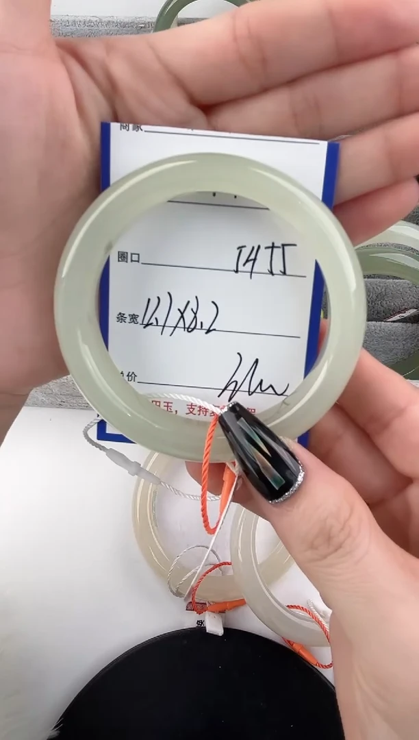 未镶嵌手镯和田玉140颜色微差无瑕疵