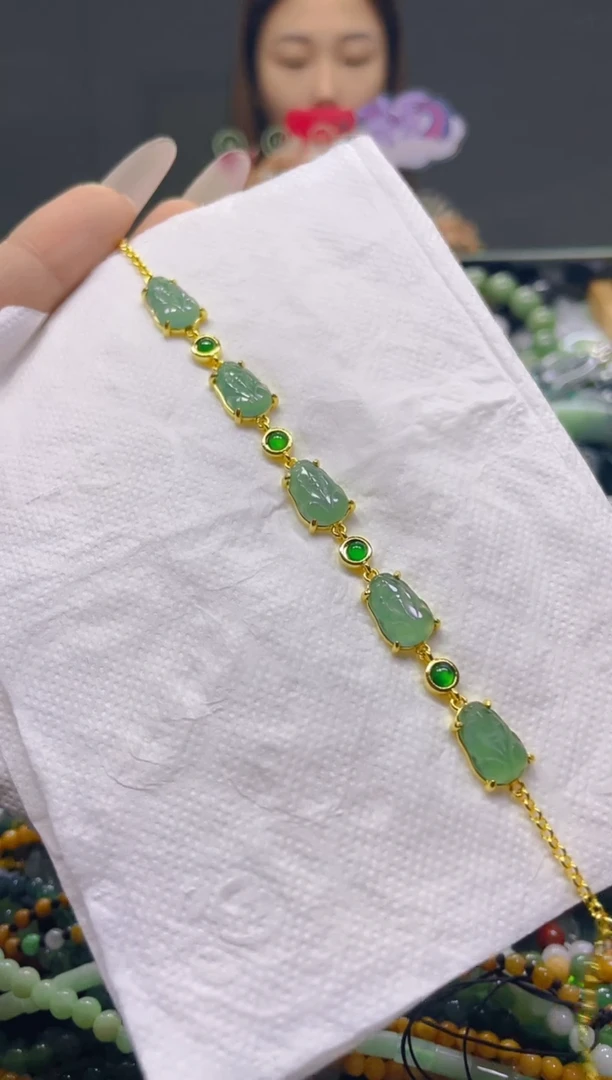 颈饰未镶嵌翡翠/J/翡翠A货，一件也是批发价