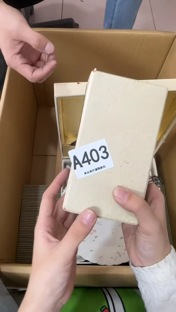 其他老*哥403...中古产品谨慎参拍