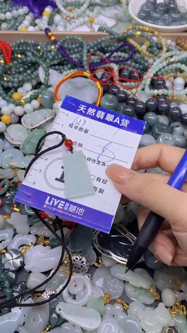 翡翠未镶嵌颈饰天然翡翠A货吊坠批量多样性发其一