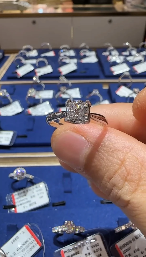 铂Pt950镶嵌合成钻石80分