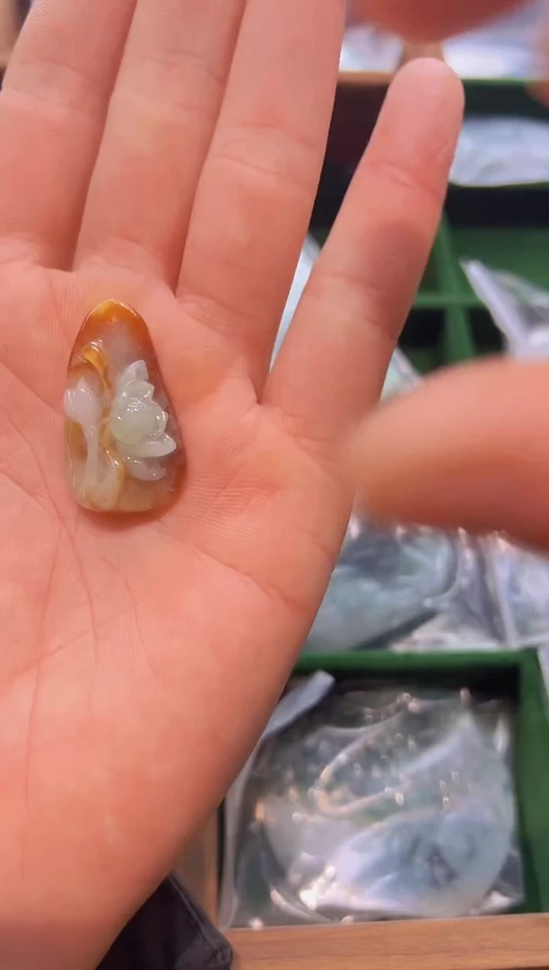 【闪购商品】乌木类书架047带皮莲花挂坠