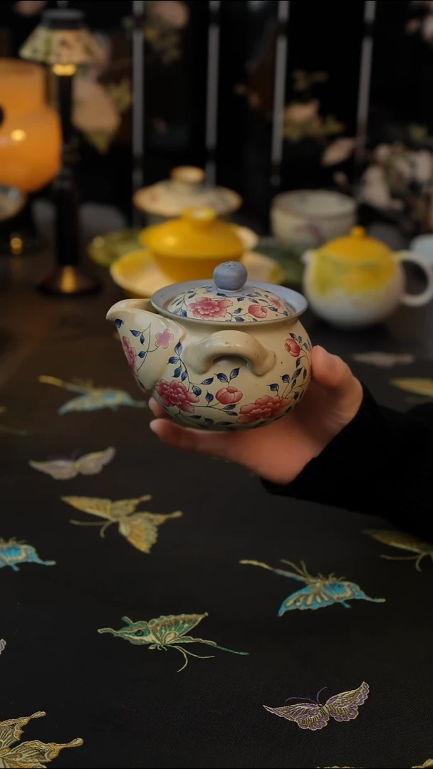 缠枝牡丹  宝瓶