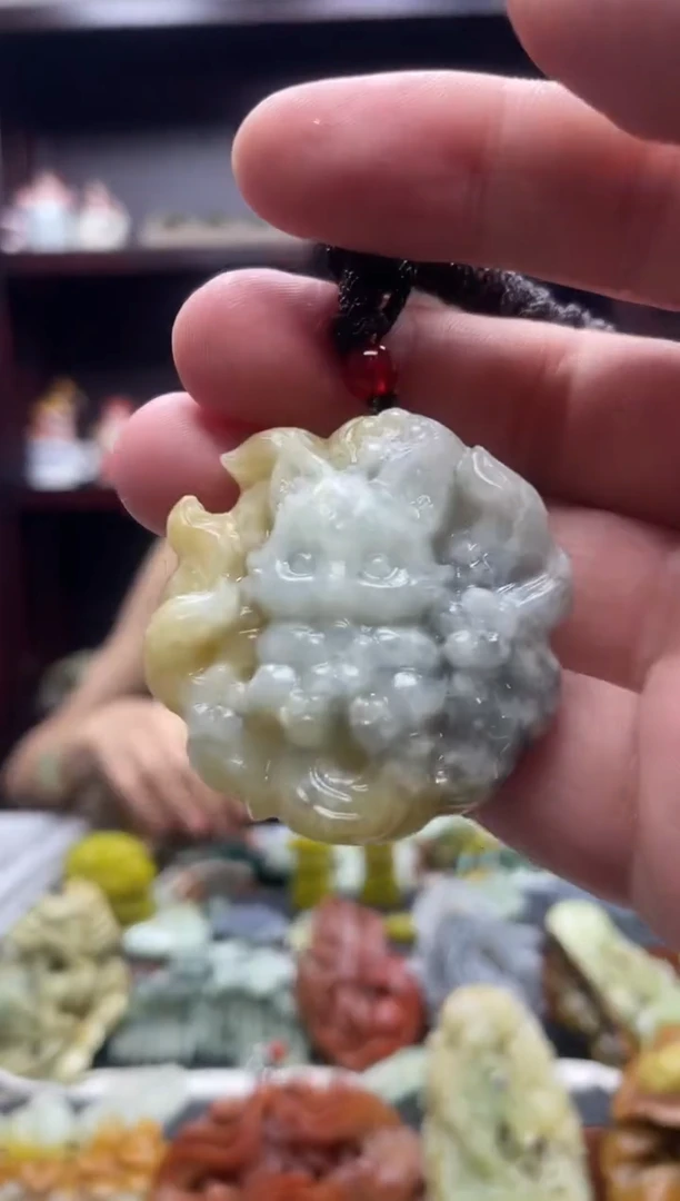 岫玉未镶嵌吊坠·