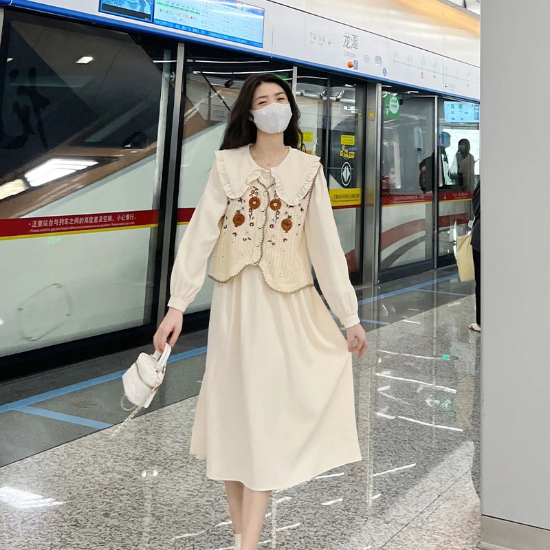 慕兔【春日万花筒】气质针织马甲复古娃娃领连衣裙两件套装