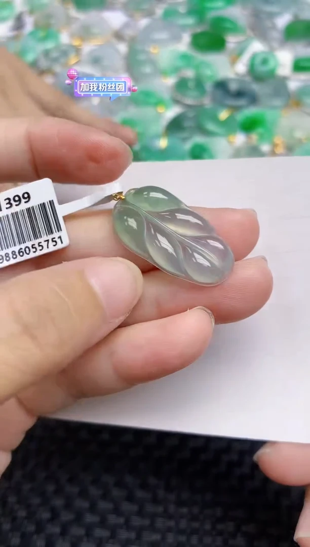 翡翠18K金镶嵌颈饰天然翡翠A货