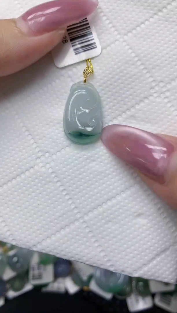 翡翠18K金镶嵌颈饰1111111111