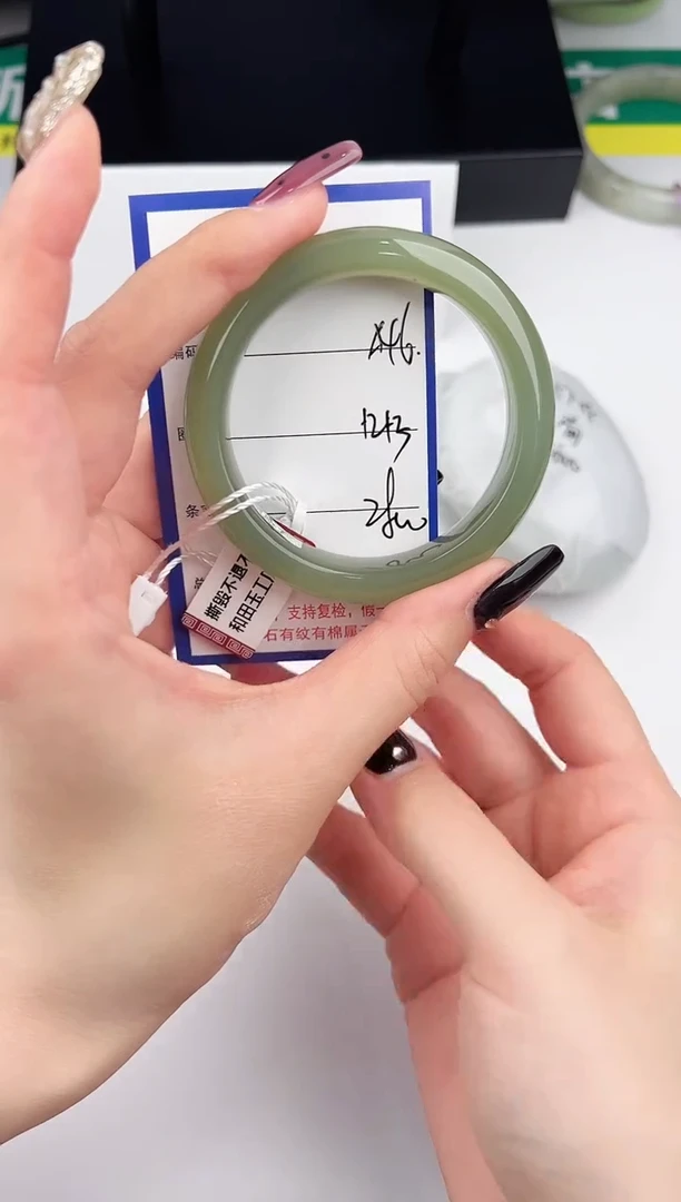 未镶嵌手镯和田玉46颜色微差无瑕