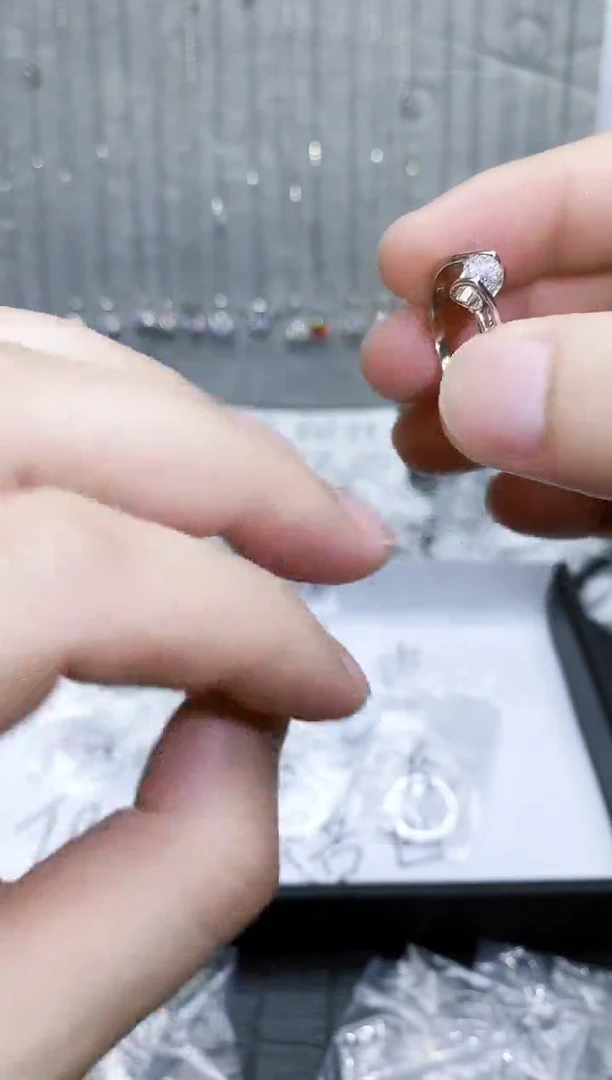 925银合成碳硅石光壁天使之吻一克拉15码